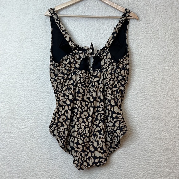 NWT Heat Into the Wild Womens Animal Print Tie Front One Piece Swimsuit 20W PLUS - Picture 7 of 8